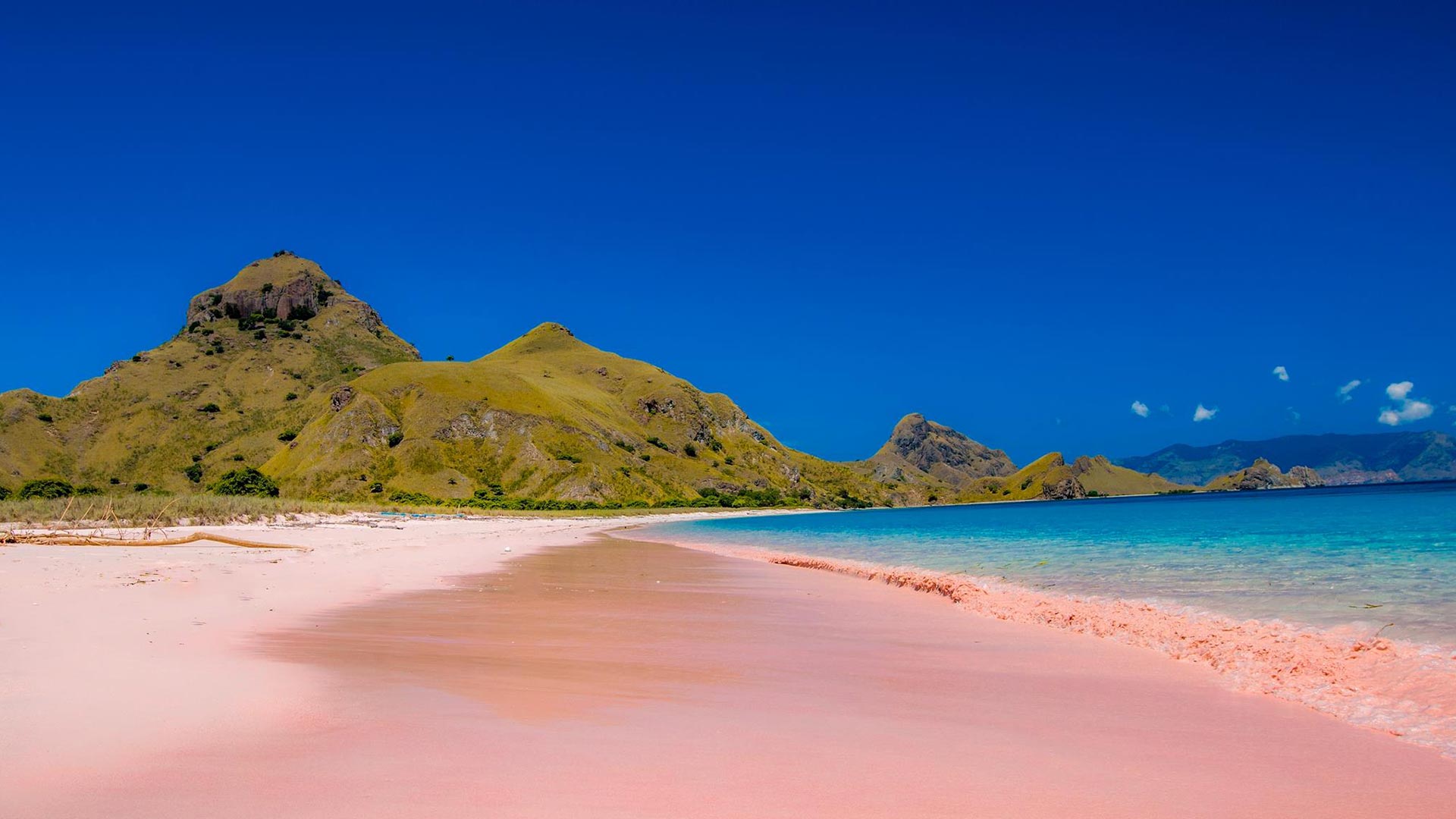 Labuan Bajo Hotel Ayana Komodo Resort Waecicu Beach